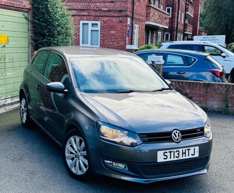 VOLKSWAGEN POLO