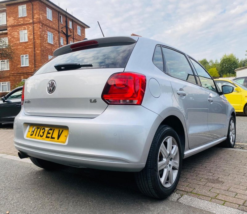 VOLKSWAGEN POLO