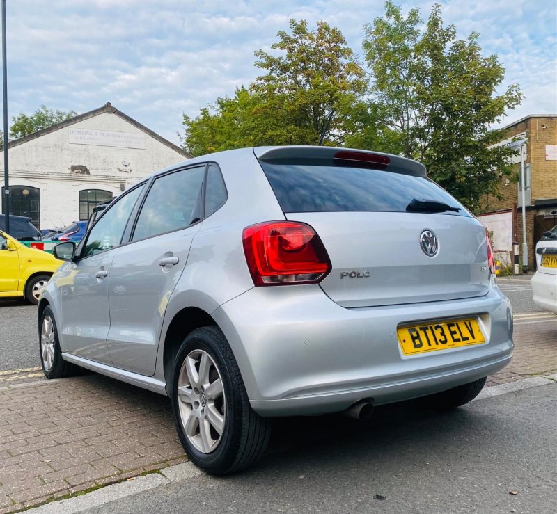 VOLKSWAGEN POLO