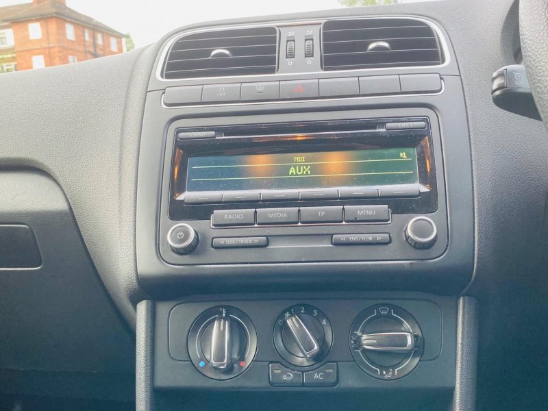 VOLKSWAGEN POLO
