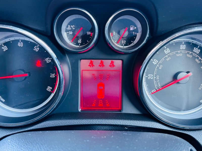 VAUXHALL MOKKA