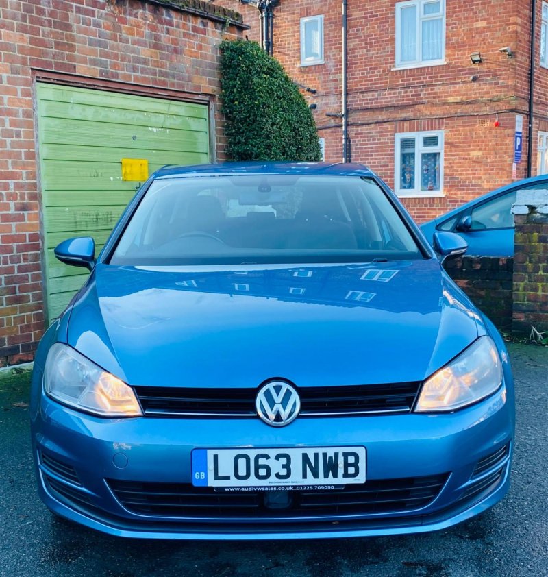 VOLKSWAGEN GOLF