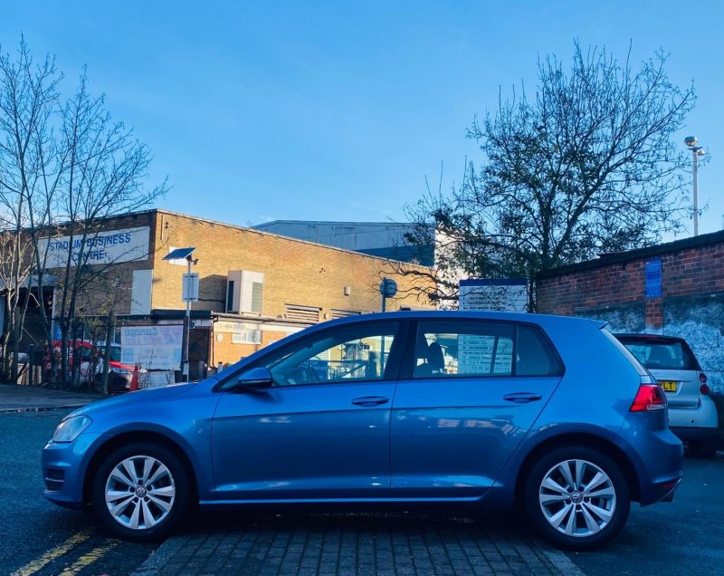 VOLKSWAGEN GOLF