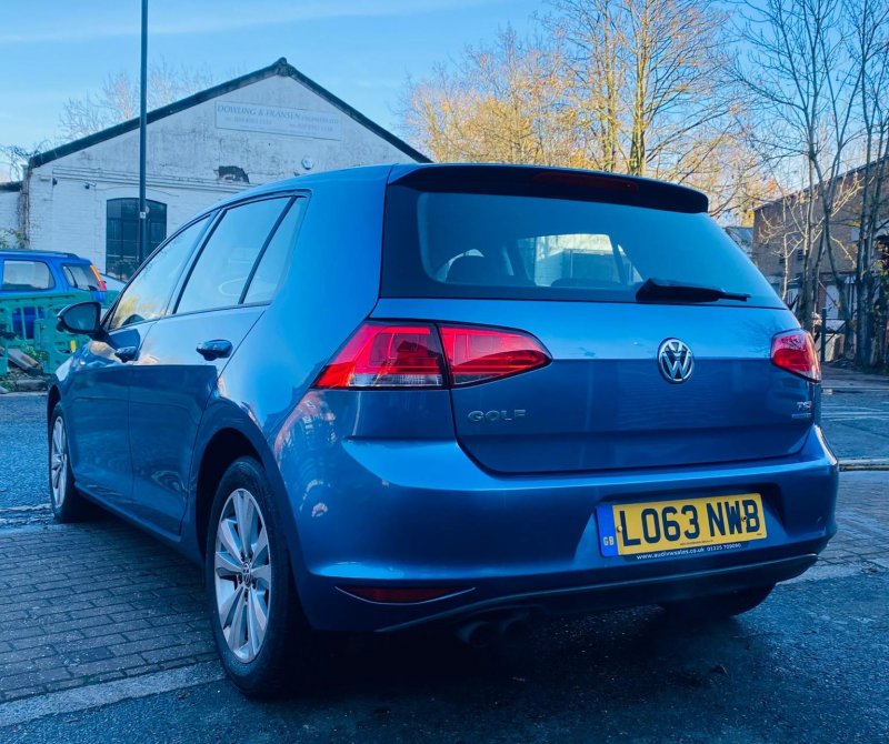 VOLKSWAGEN GOLF