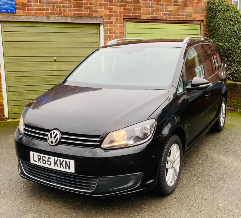 VOLKSWAGEN TOURAN