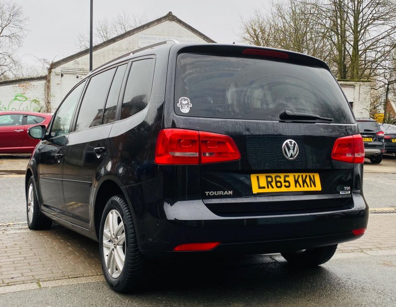 VOLKSWAGEN TOURAN