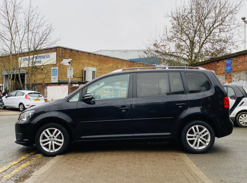 VOLKSWAGEN TOURAN