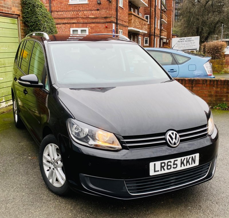 VOLKSWAGEN TOURAN