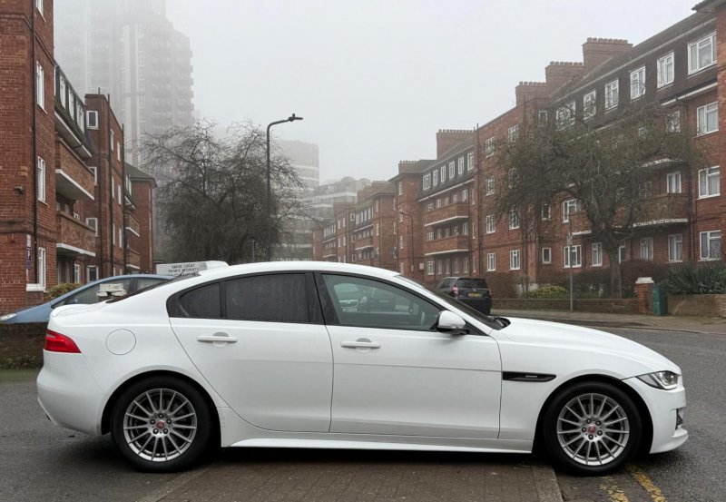 JAGUAR XE