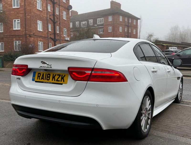 JAGUAR XE
