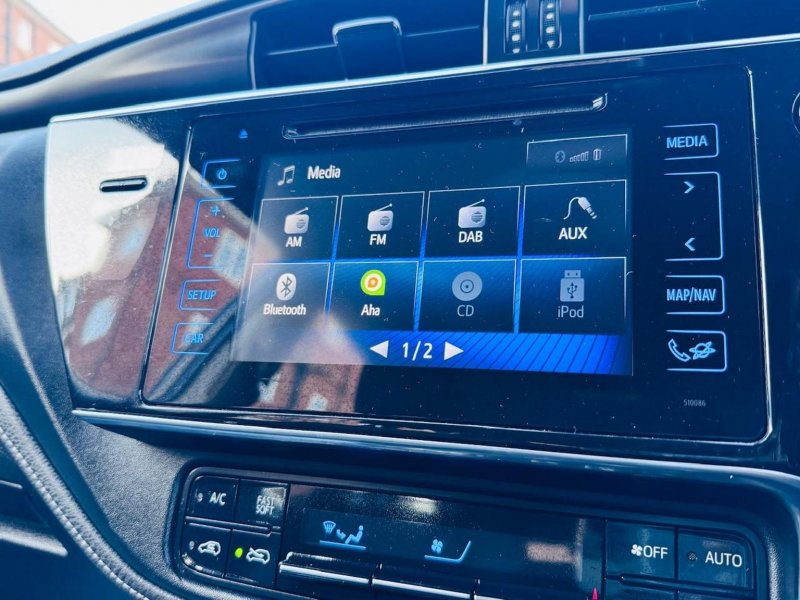 TOYOTA AURIS