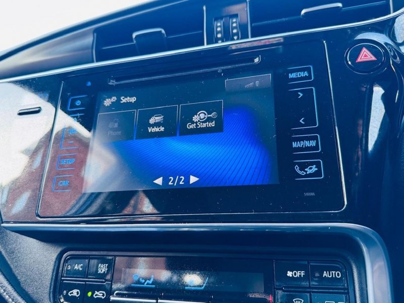 TOYOTA AURIS