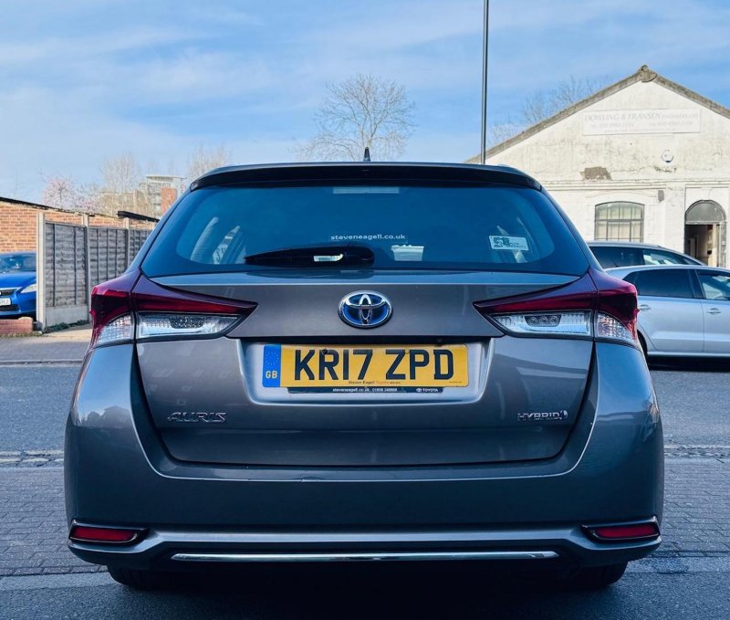 TOYOTA AURIS