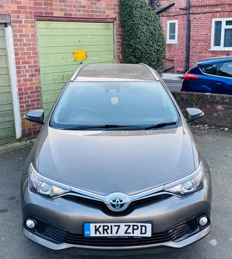 TOYOTA AURIS