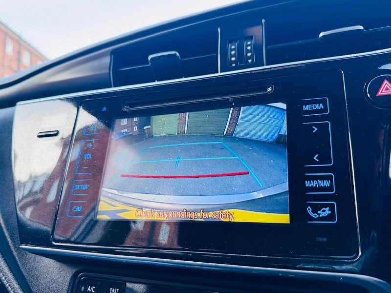 TOYOTA AURIS