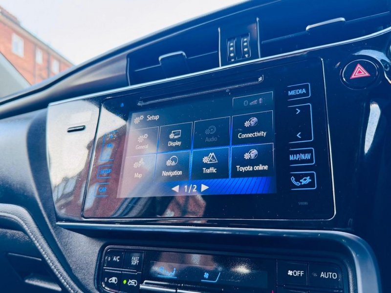 TOYOTA AURIS