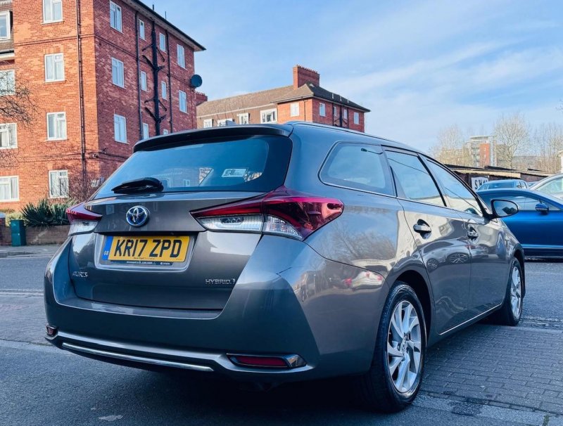 TOYOTA AURIS