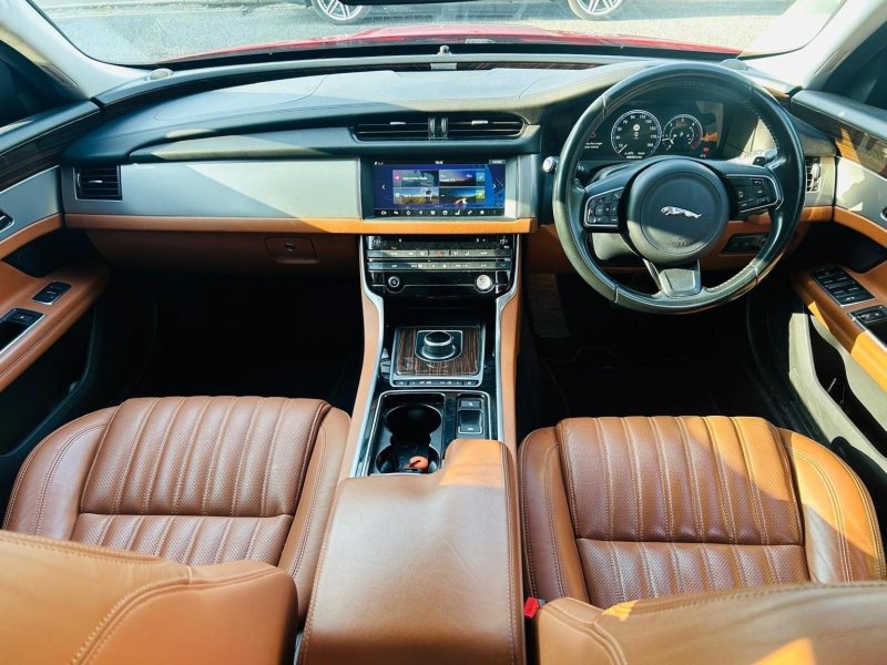 JAGUAR XF